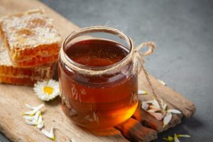 درمان گلو درد و سرفه با عسل :